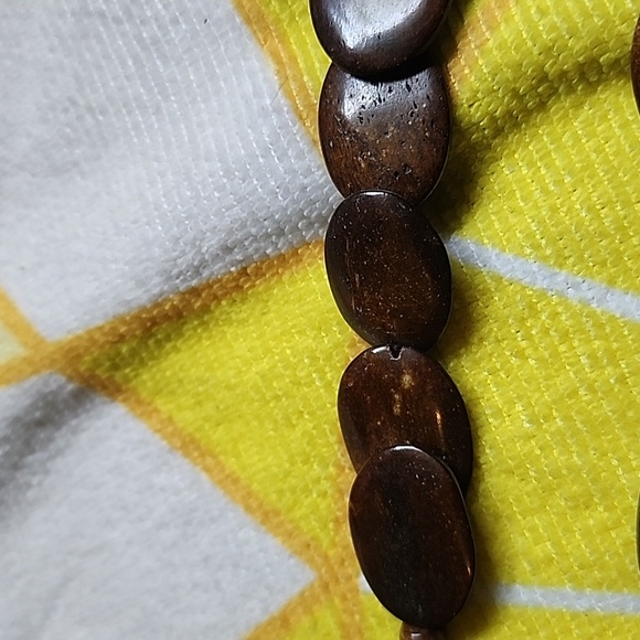 NWT- Beautiful Wooden Necklace and Dangle Earrings in Brown - Picture 7 of 11